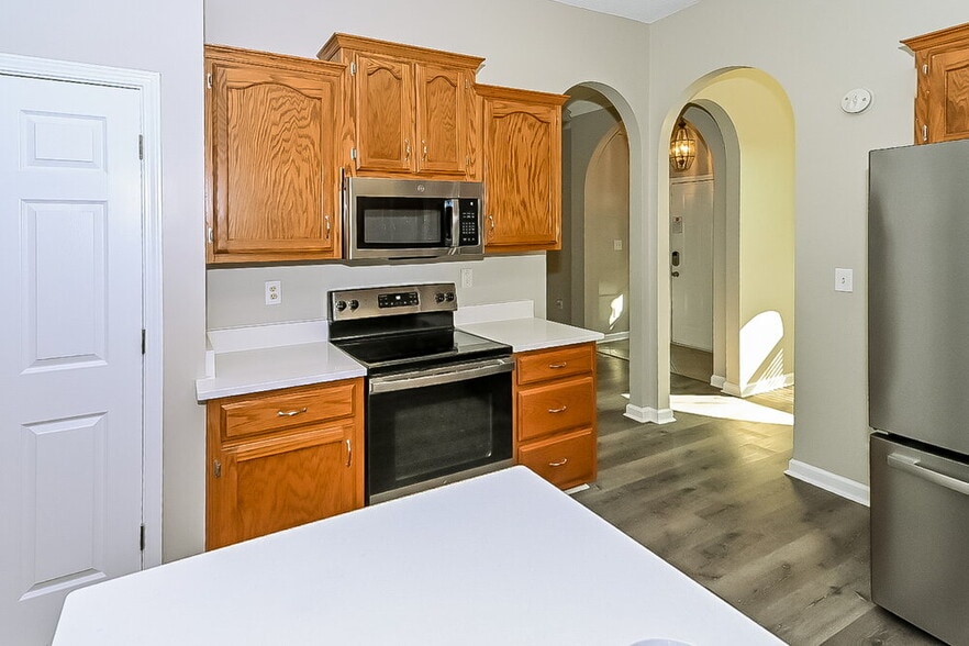 Building Photo - 6223 Oxbourne Cove