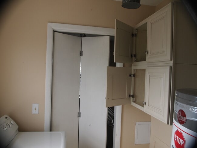 Building Photo - 187 Neptune Dr