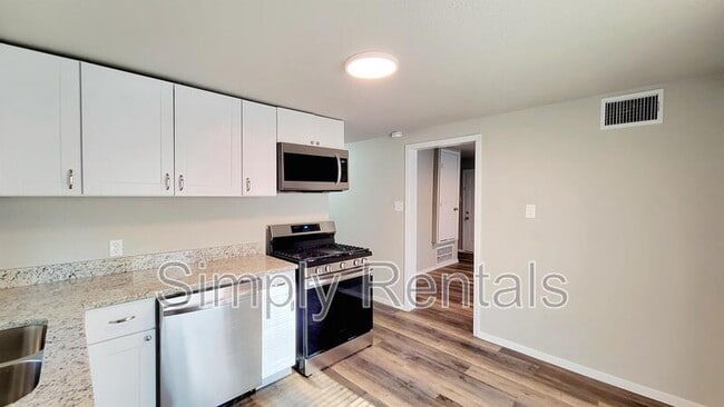 Building Photo - 1221 Stanford St