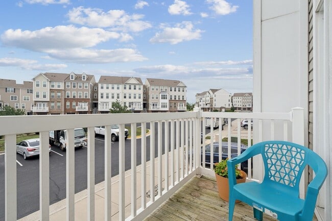 Building Photo - 42227 Canary Grass Square