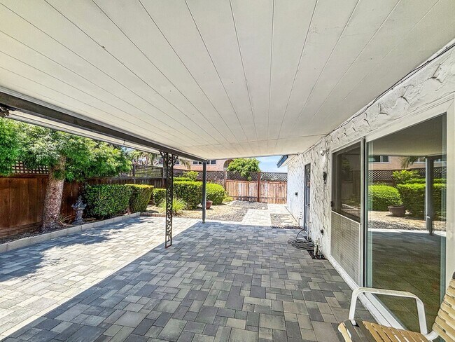Building Photo - Charming & Spacious 4BD/3BA House in Allie...