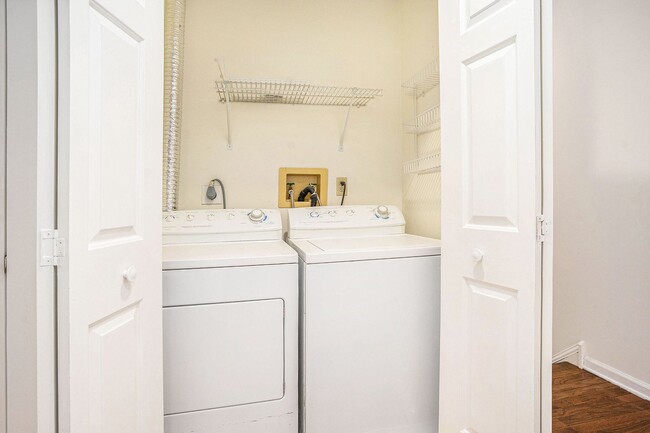 Building Photo - Beautiful 3 Bedroom Home