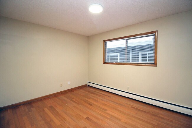 Building Photo - 3200-3236 SW Marigold St