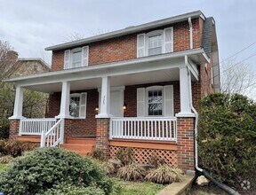 Building Photo - "Charming 3-Bed Home with 1.5 Baths in Fro...
