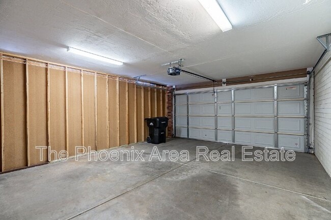 Building Photo - 3109 E Pueblo Ave
