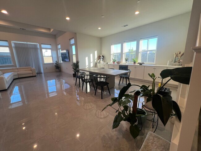 Building Photo - 4570 Miner Dr