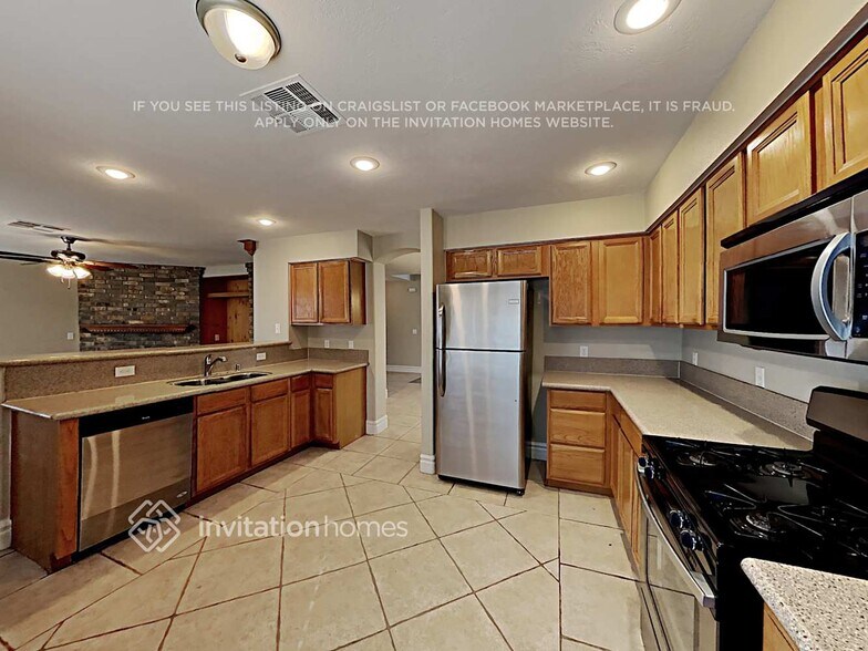 Building Photo - 9425 Deer Lodge Ln