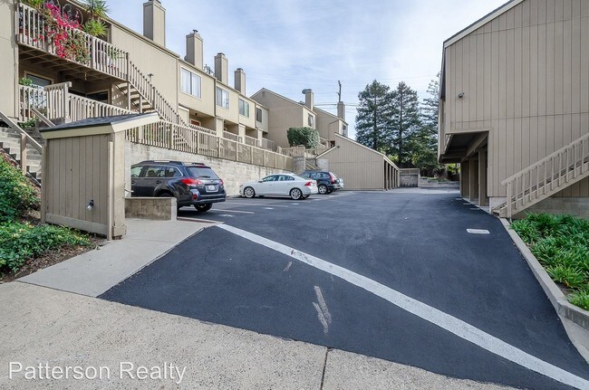 Building Photo - 2 br, 1 bath  - 750 Chorro #15