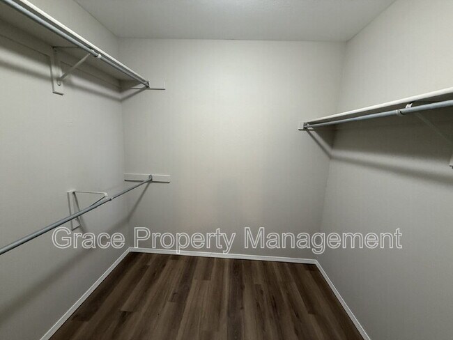 Building Photo - 10924 W 100th Dr