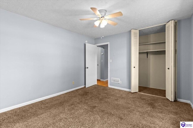 Building Photo - 401 Embry Villa Dr