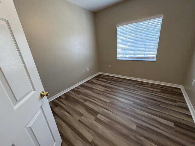 Building Photo - Spacious renovated 3-Bed, 2-Bath in VOB Riverview