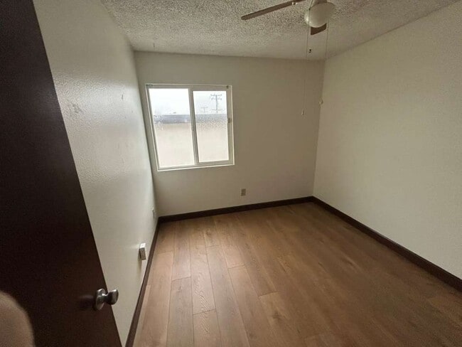 Upstairs Small Bedroom Right1 - 1328 9th St