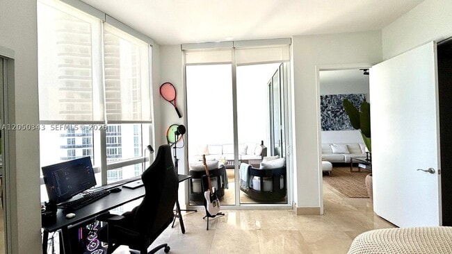 Building Photo - 15901 Collins Ave