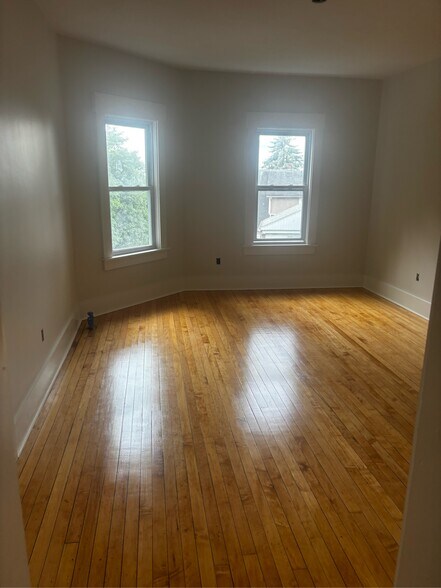 Building Photo - 46 Channing St