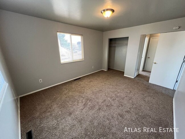 Building Photo - 960 W Moreno Ave