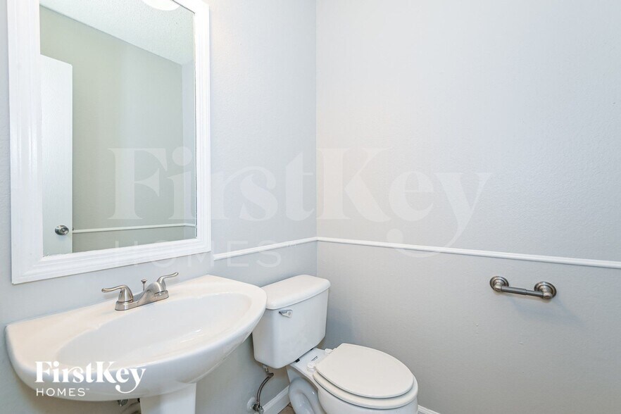 Building Photo - 1445 Lochspring Dr