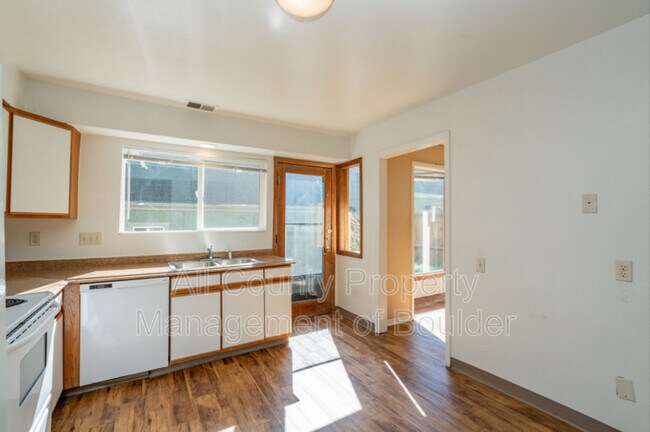 Building Photo - 50 Benthaven Pl