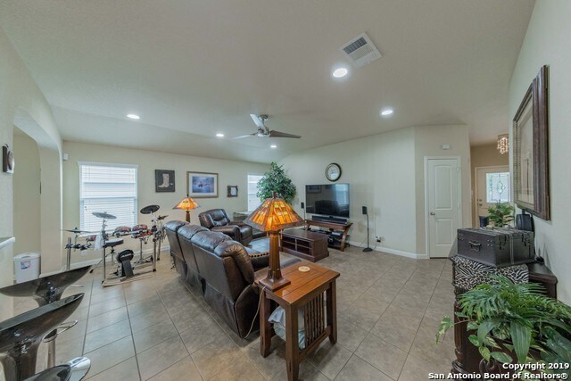 Building Photo - 751 Guna Dr