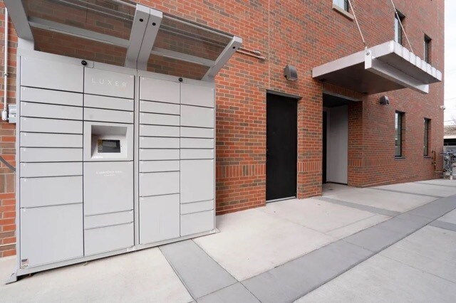 Building Photo - 400 SW 7th St