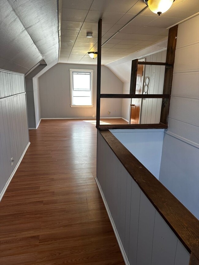Building Photo - 3 bedroom 1.5 Bath Single family home in P...