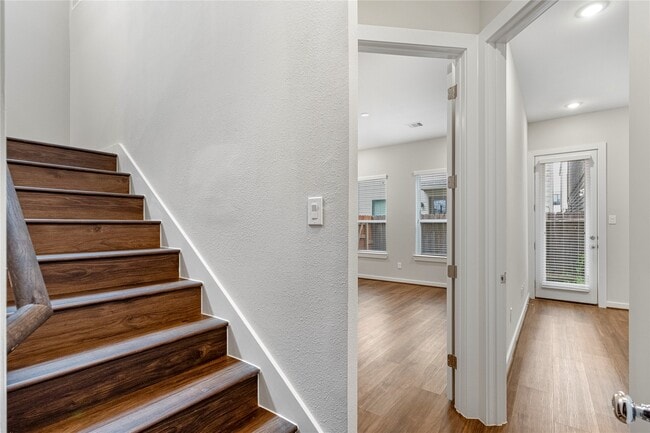 Building Photo - 604 Thornton Oaks Ln