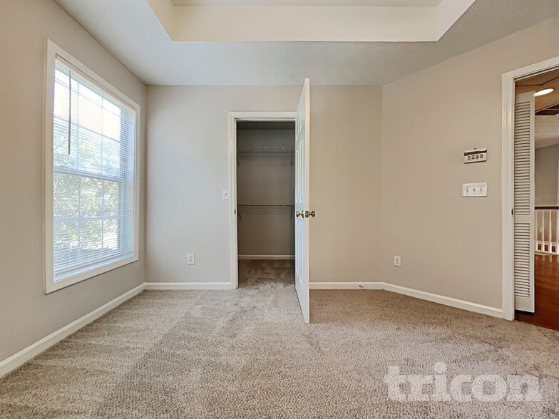 Building Photo - 2440 Lunetta Ln