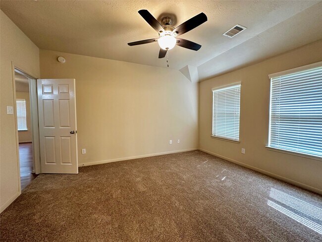 Building Photo - 2510 Avalon Lake Ln
