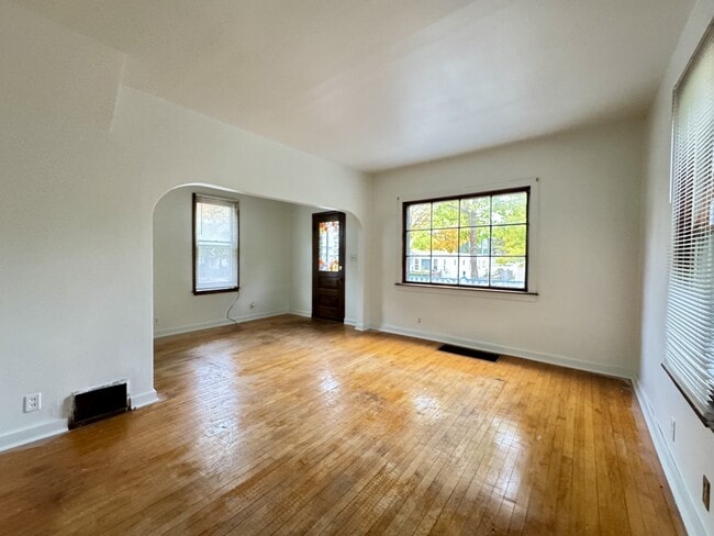 Building Photo - 365 E Schiller St