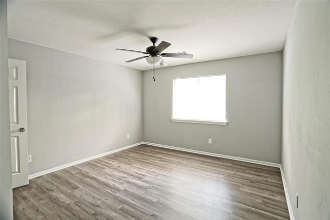 Building Photo - 18315 Water Mill Dr