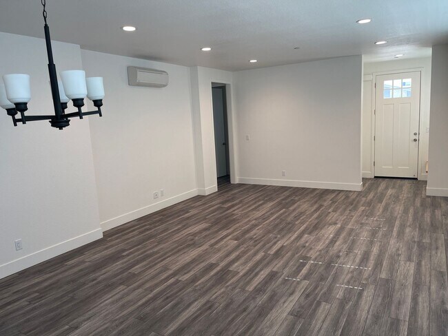 Building Photo - Chico Home for rent, 3 bed 2 bath, garage,...