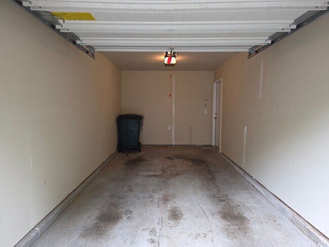 Building Photo - 9933 Birch Knoll Ct