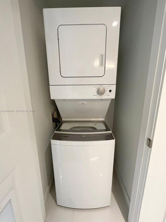 Building Photo - 1600 NE 1st Ave