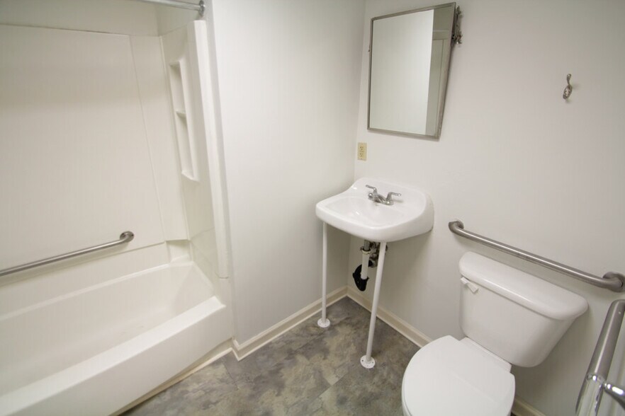 Building Photo - 505 South Ave