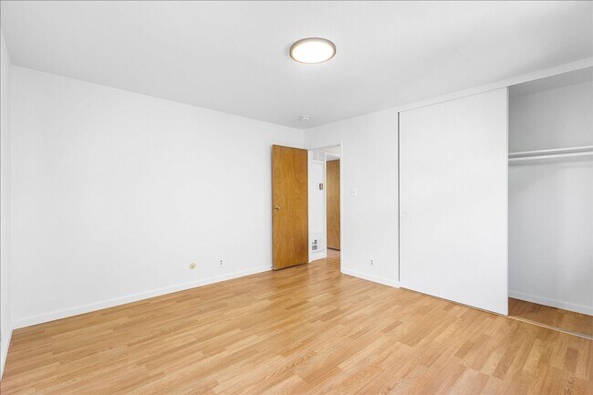 Building Photo - 2118 Alameda Ave