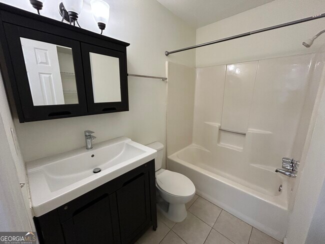 Building Photo - 745 Country Manor Way