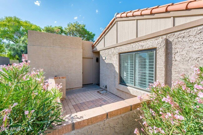 Building Photo - 6430 N 77th Way