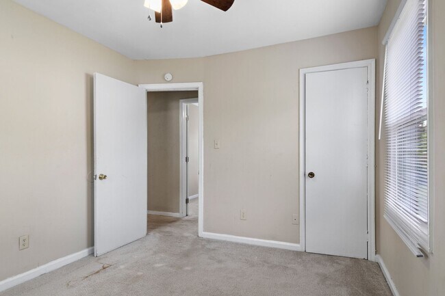Building Photo - 503 Woodfin Rd