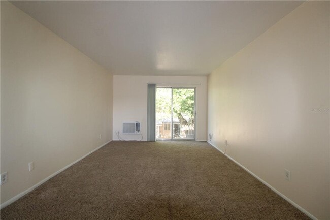 Building Photo - 3001 Bee Ridge Rd