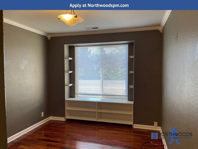 Building Photo - Beautiful 3 Bedroom 2 Bath Home