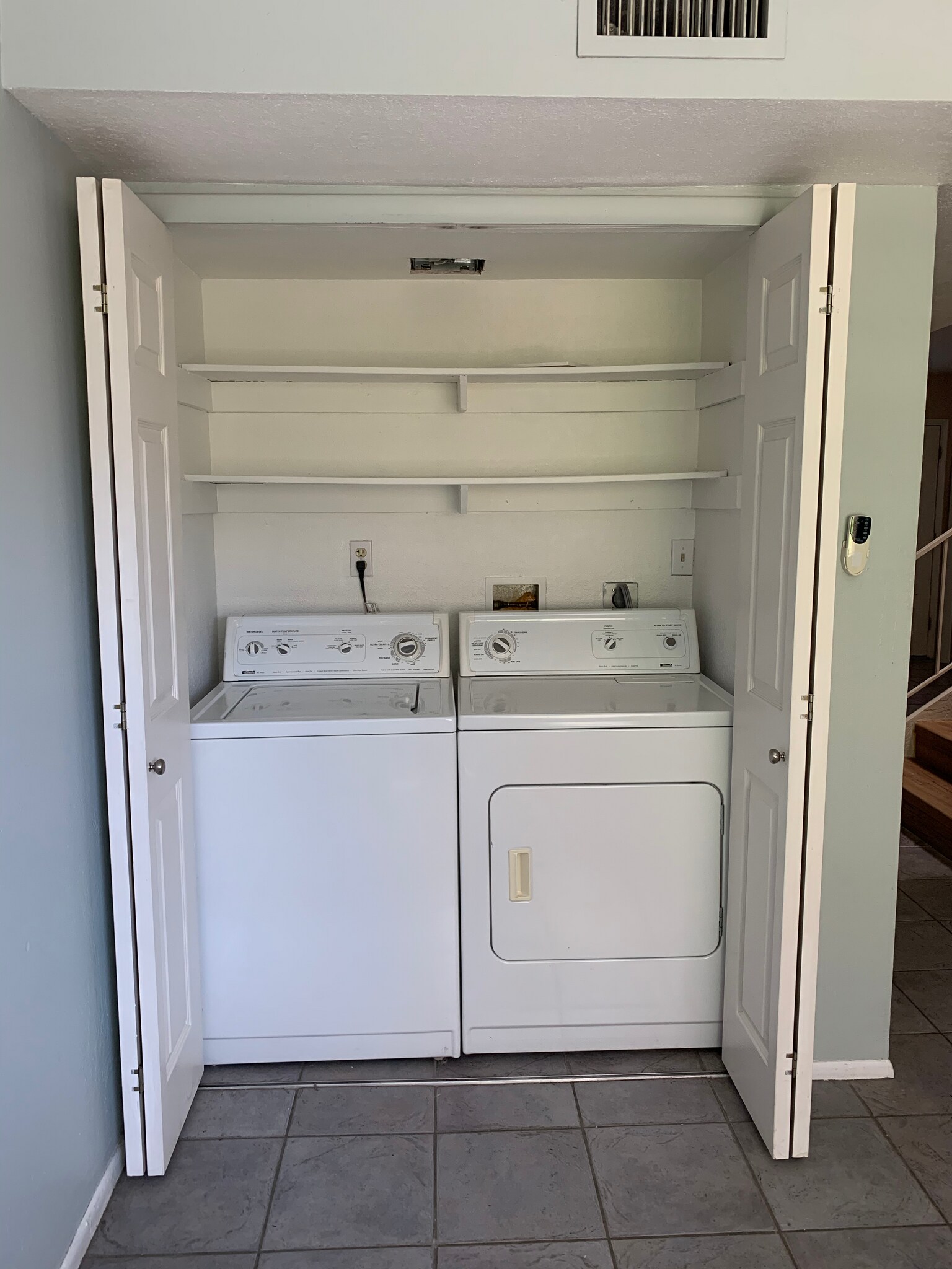 Building Photo - 31 W Pasadena Ave