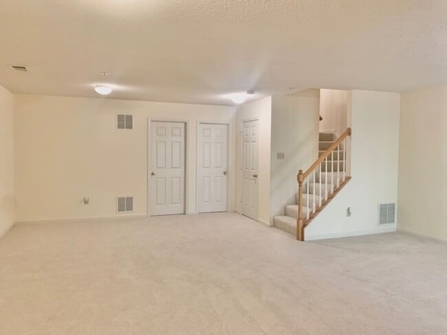 Building Photo - 2611 Little Vista Terrace