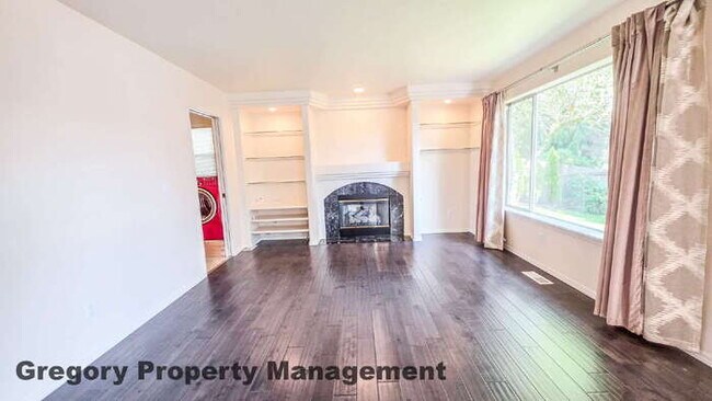 Building Photo - Light and Bright Home in the Desirable Upland View Neighborhood