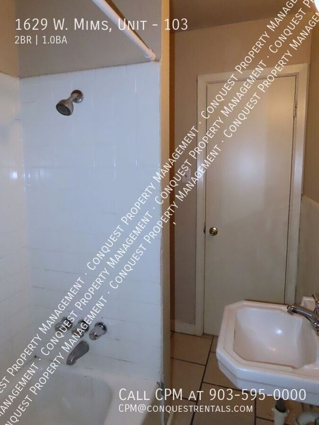 Building Photo - 1629 W Mims St