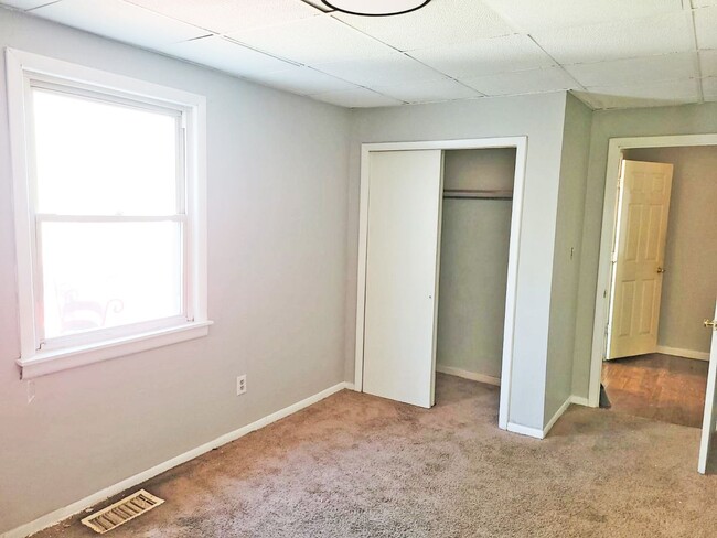 Building Photo - THREE BEDROOM SINGLE FAMILY HOME IN BEAUTI...