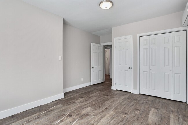 Building Photo - 2030 E 50th St