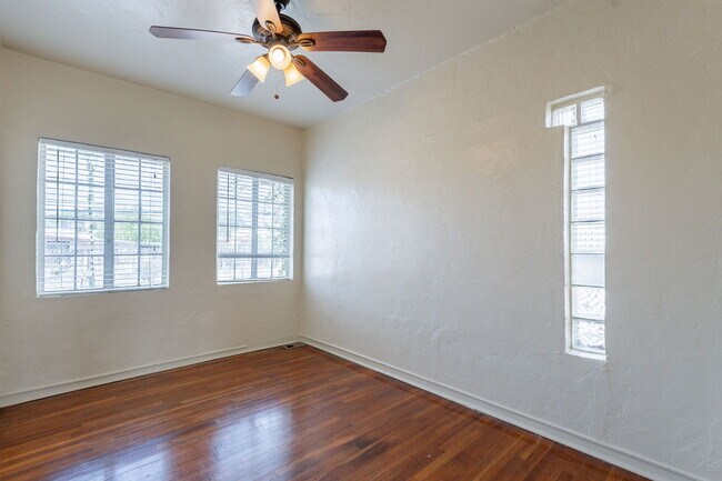 Building Photo - 241 S Cherry Ave