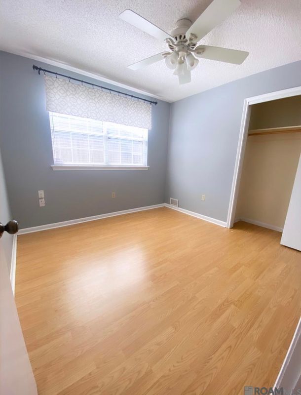 Building Photo - 1320 Briarrose Dr