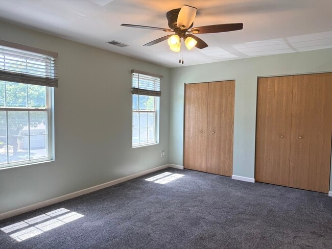 Building Photo - 4013 Oak Tree Ln