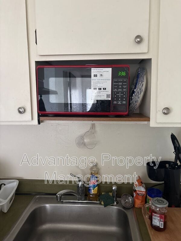 Building Photo - 146 SW Cottage St