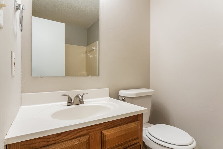 Building Photo - 1805 Forest Dr